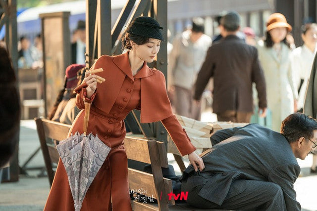 The Wallet Scene in Episode 1 That Perfectly Shows Kim You-jung and Park Jin-young’s Chemistry